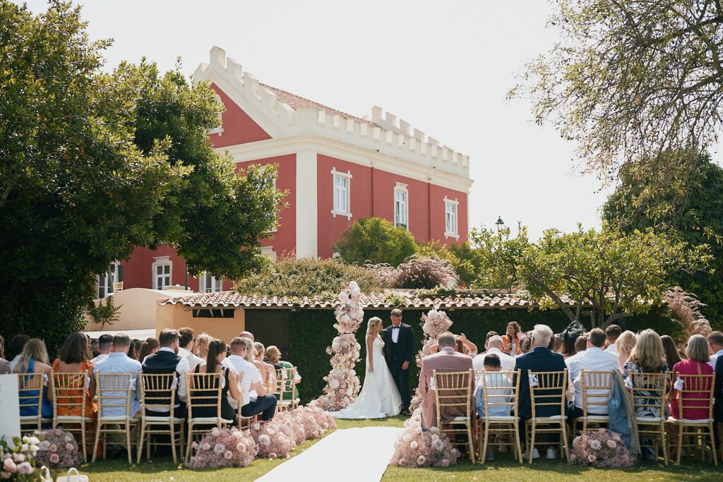Algarve wedding ceremony in Solar do Paco photographed by the best Algarve photographers Maria & Sandy