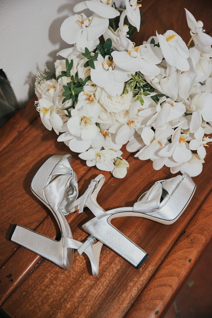 Algarve wedding flowers and shoes photographed by Algarve wedding photographer Maria & Sandy