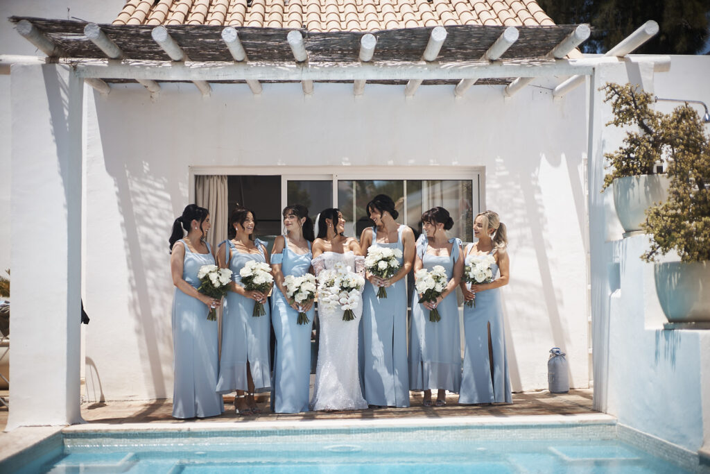 Braut während der Hochzeitsvorbereitung in Senhora da Rocha an der Algarve