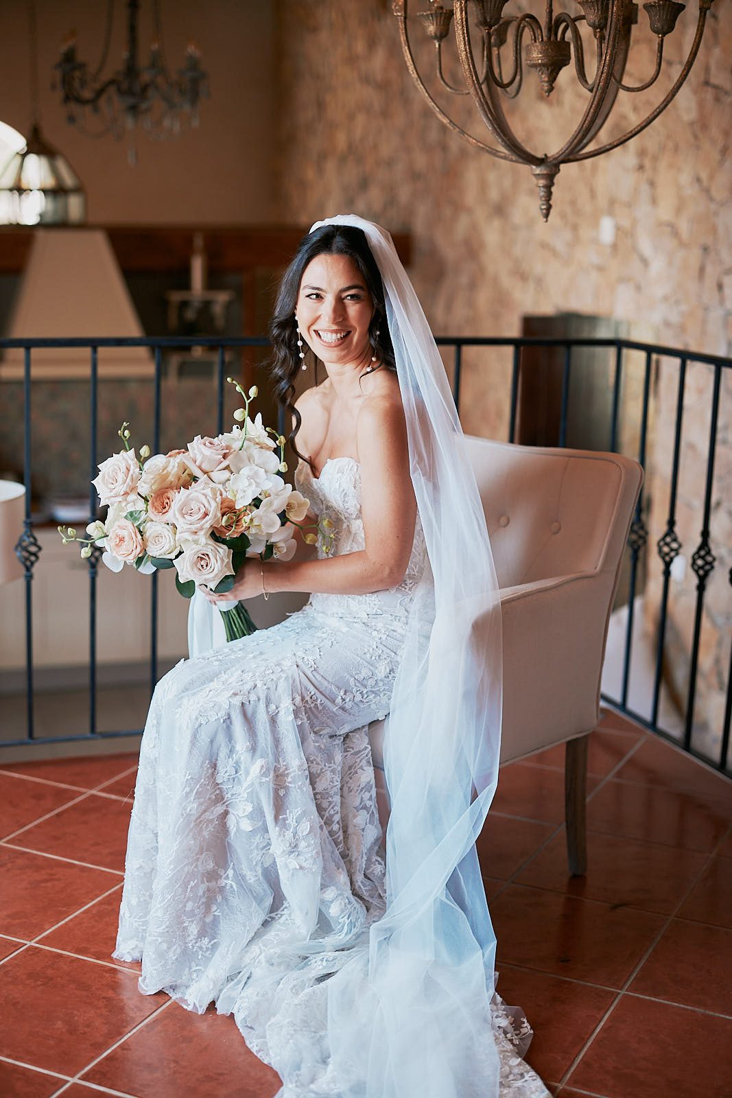 Brautporträt während einer Hochzeit an der Algarve in Portugal